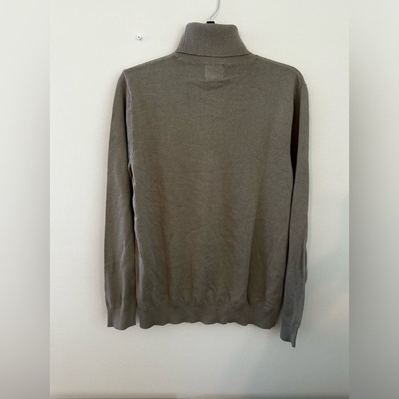 H&M Men’s Turtle Neck - Picture 2 of 4